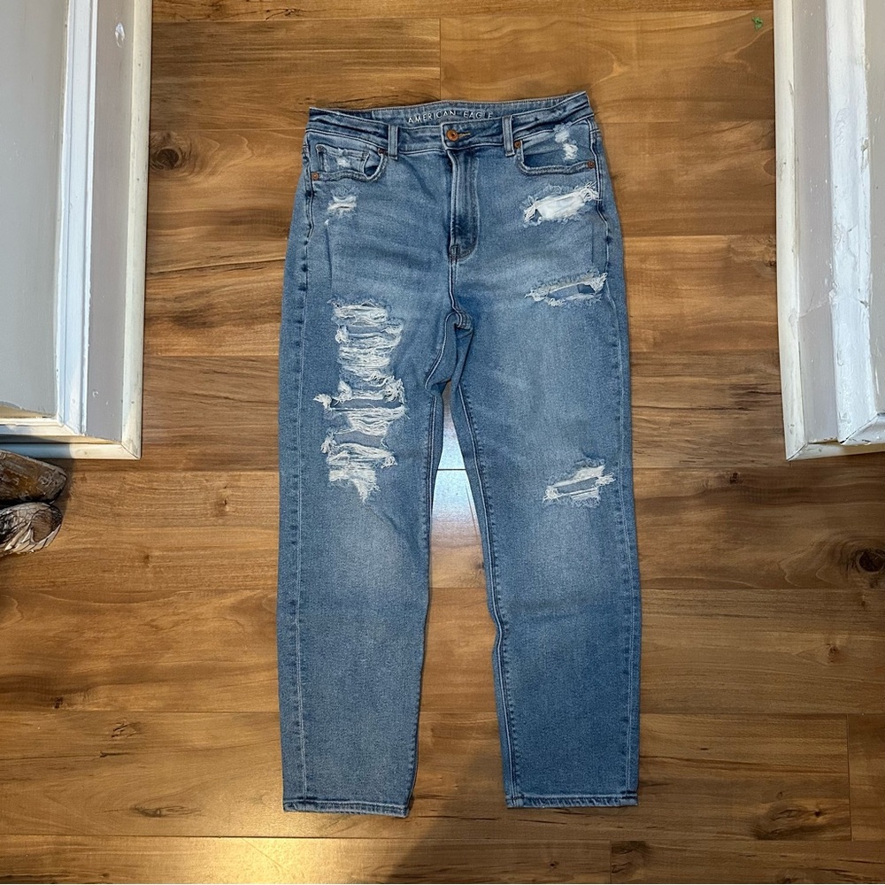 American Eagle Outfitters mom jeans Relaxed Distressed Jeans - Blue